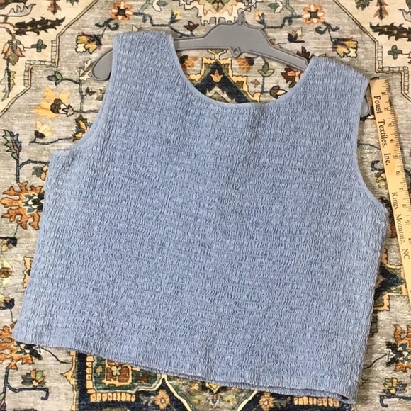 LIZ CLAIBORNE Denim Chambray Smocked V Neck Cotton Cropped Tank Top - Picture 4 of 5
